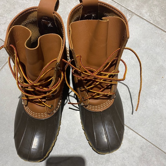 LL Bean - Mens 8” Bean Boot - Like new, classic duck boots - Picture 3 of 6